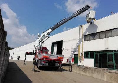 Autocarri con gru - Trasporti Eccezionali